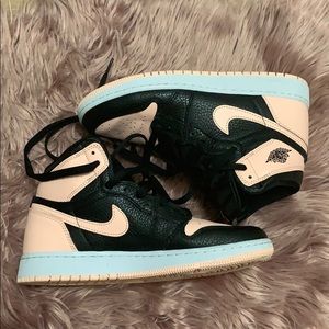 Jordan 1 high OG Crimson Tint size 6y